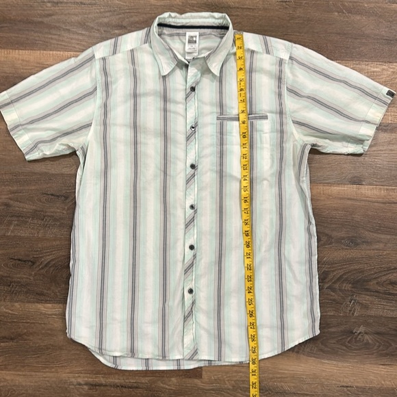 The North Face Mens Short Sleeve Button Up Shirt Striped green/gray w/pocket - Picture 8 of 14